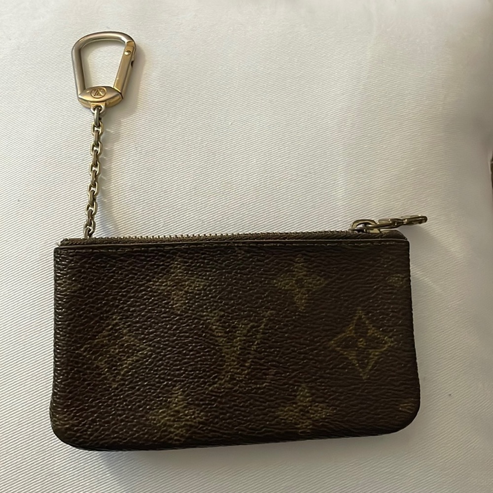 Authentic Louis Vuitton Monogram Key Cles